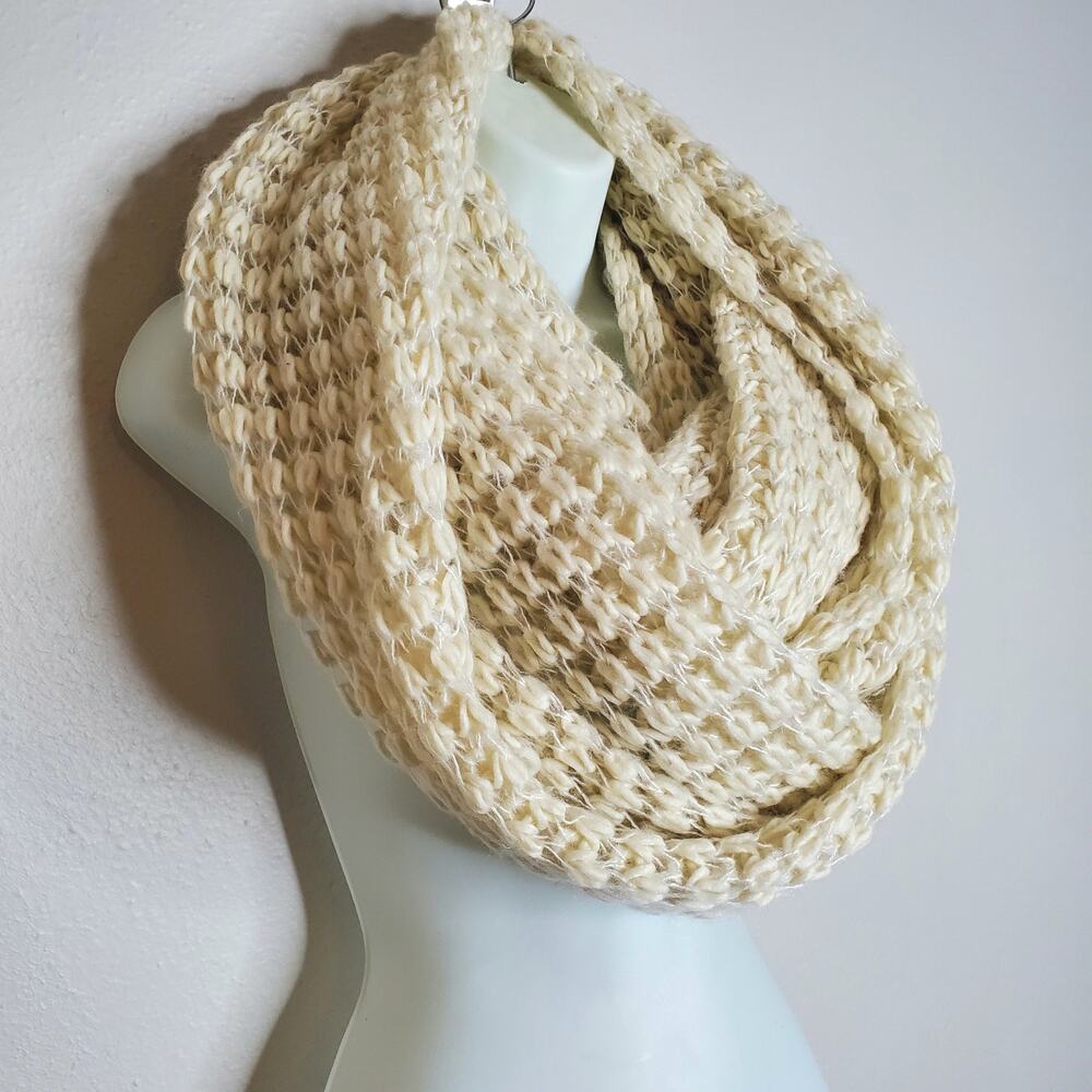 Paula Bianco Wool Blend Chunky Loose Knit Infinity Scarf Cream Boho Soft Thick